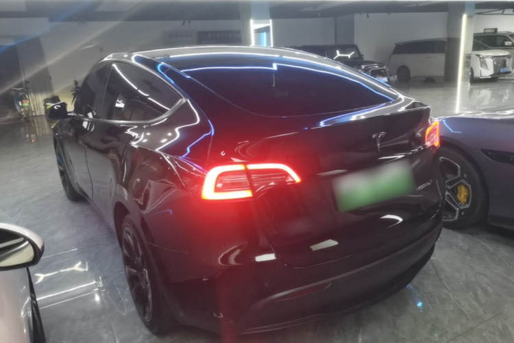 Tesla Model Y 2022 car image #7