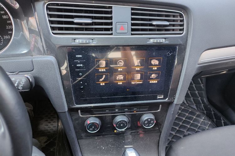 Volkswagen Golf 2020 car image #13
