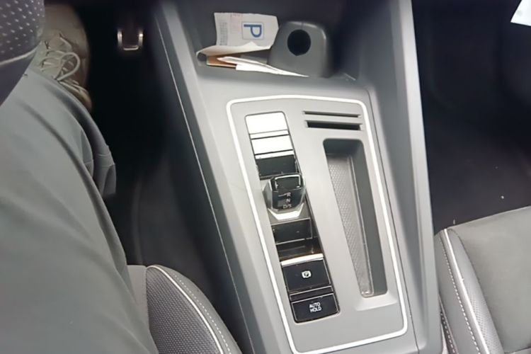 Volkswagen Golf 2021 car image #16