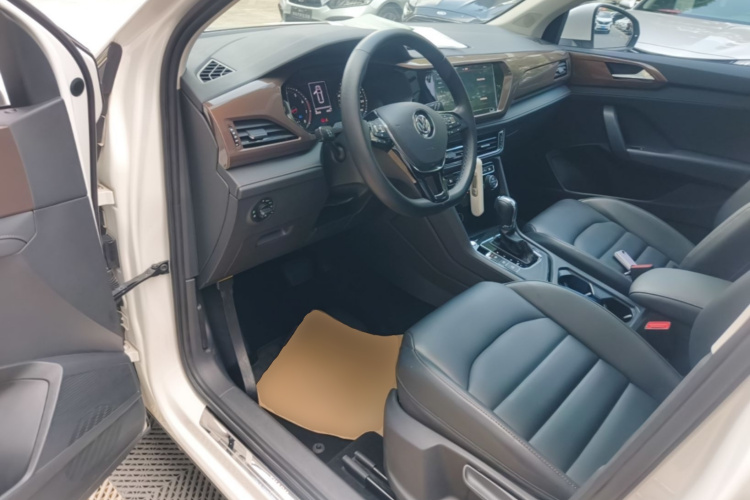 Volkswagen Tharu 2020 car image #12