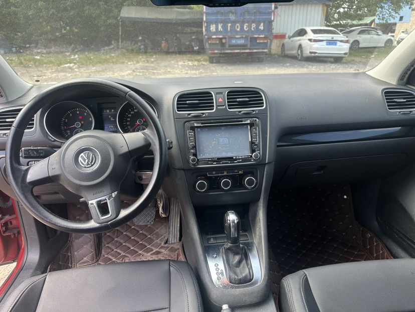 Volkswagen Golf 2013 car image #9
