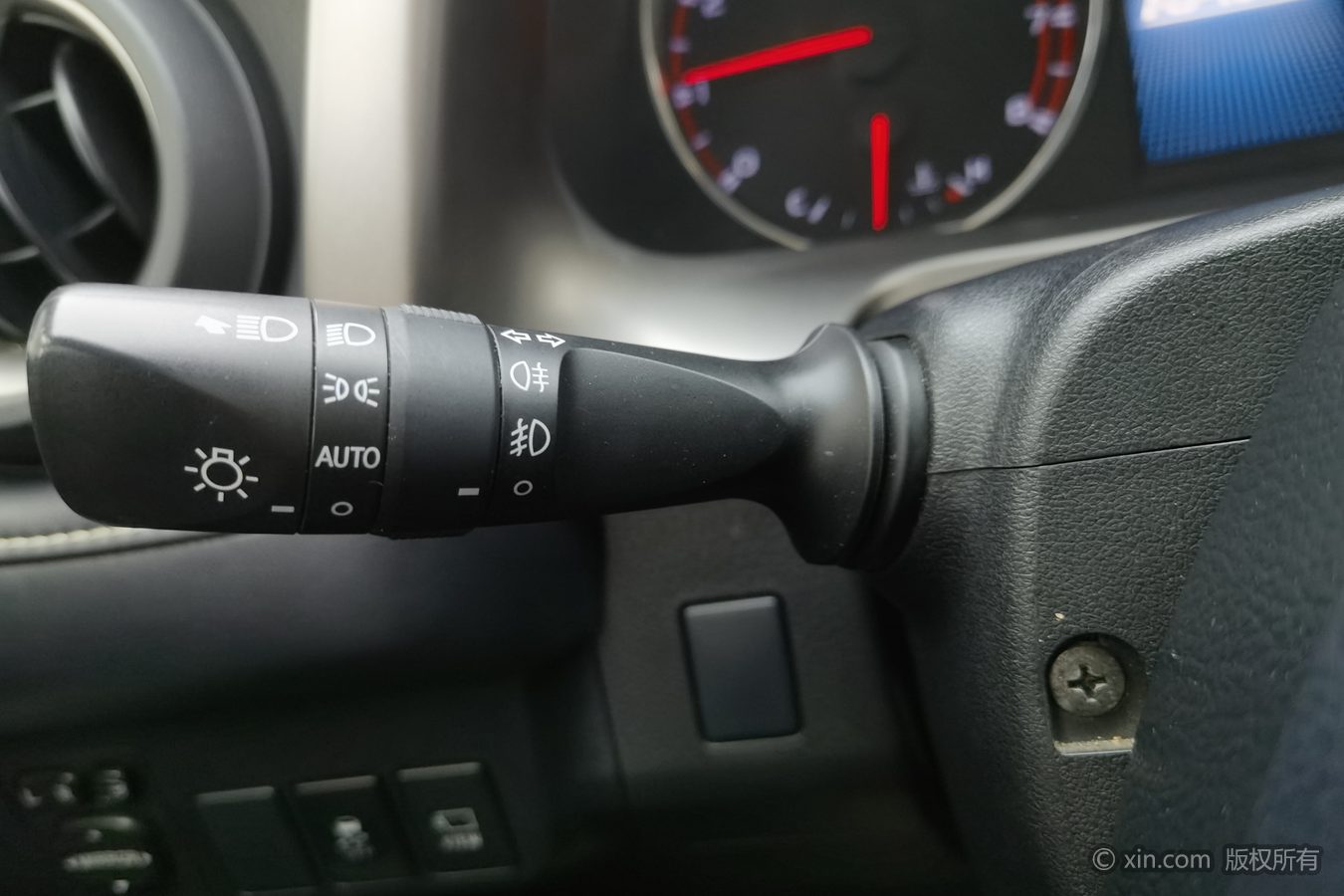 Toyota RAV4 2019 изображение автомобиля #22