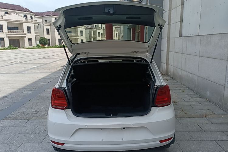 Volkswagen Polo 2017 car image #21