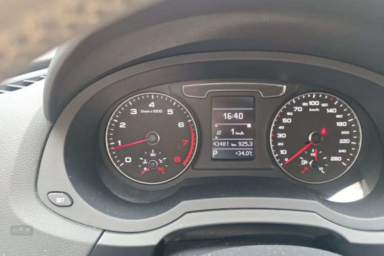 Audi Q3 2019 car image #14