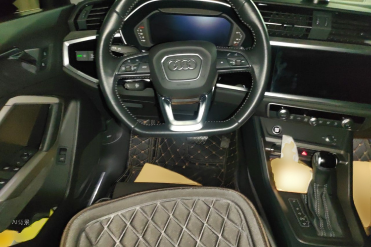 Audi Q3 2021 car image #12