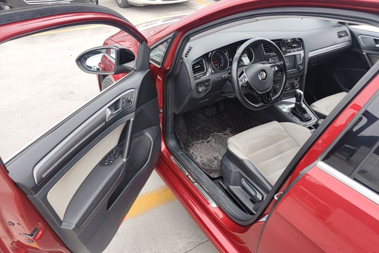 Volkswagen Golf 2017 car image #16