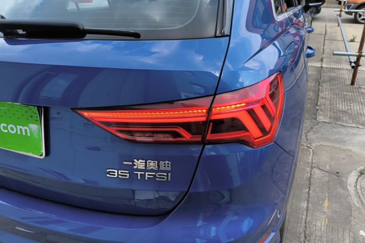 Audi Q3 2021 car image #8