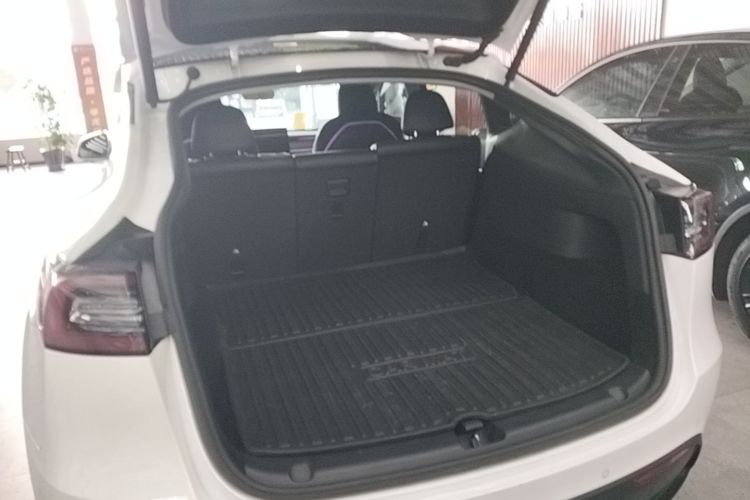Tesla Model Y 2022 #19 Tesla Model Y 2022 car image #19