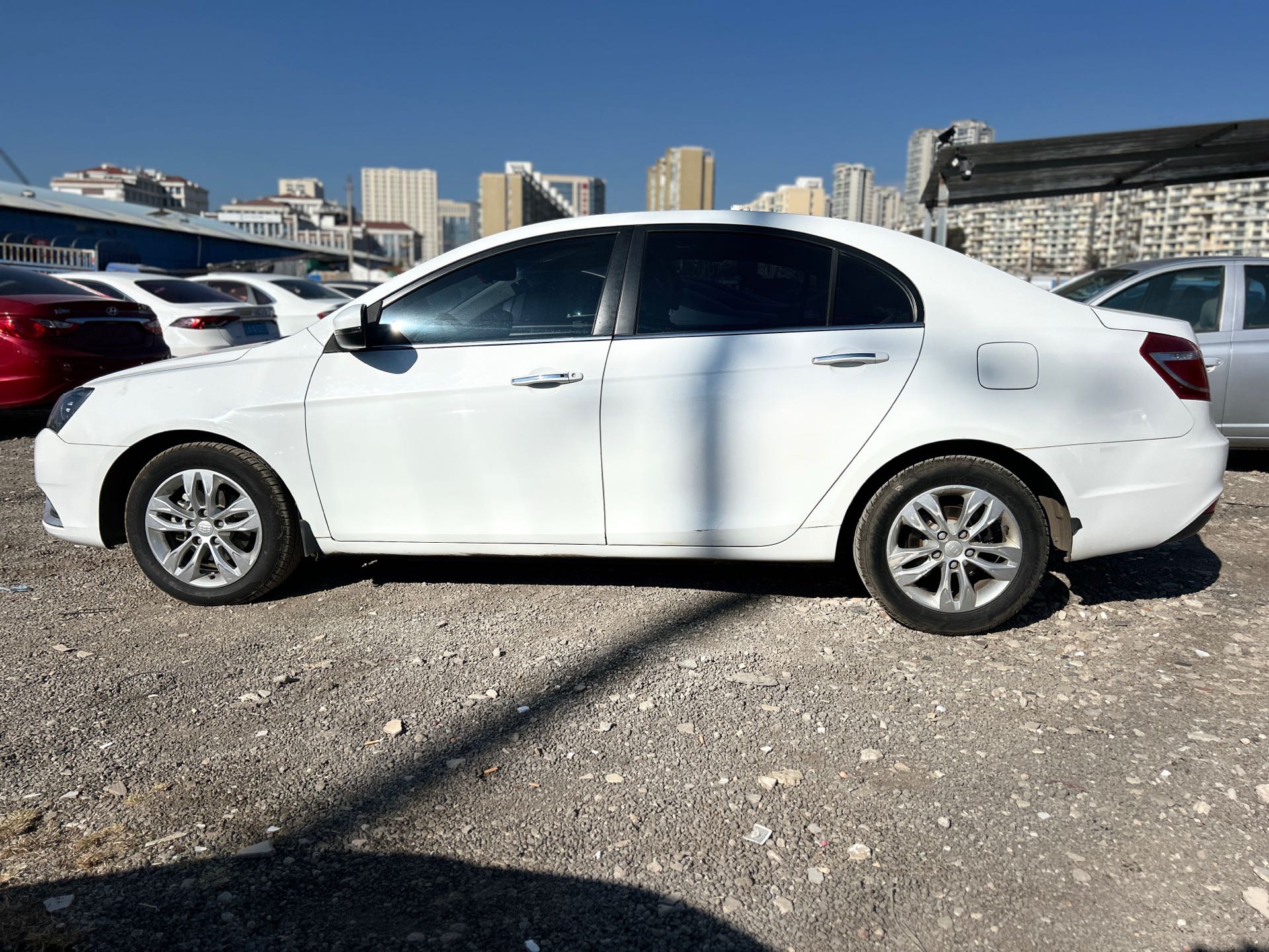 GEELY Emgrand 2015 #9 GEELY Emgrand 2015 car image #9