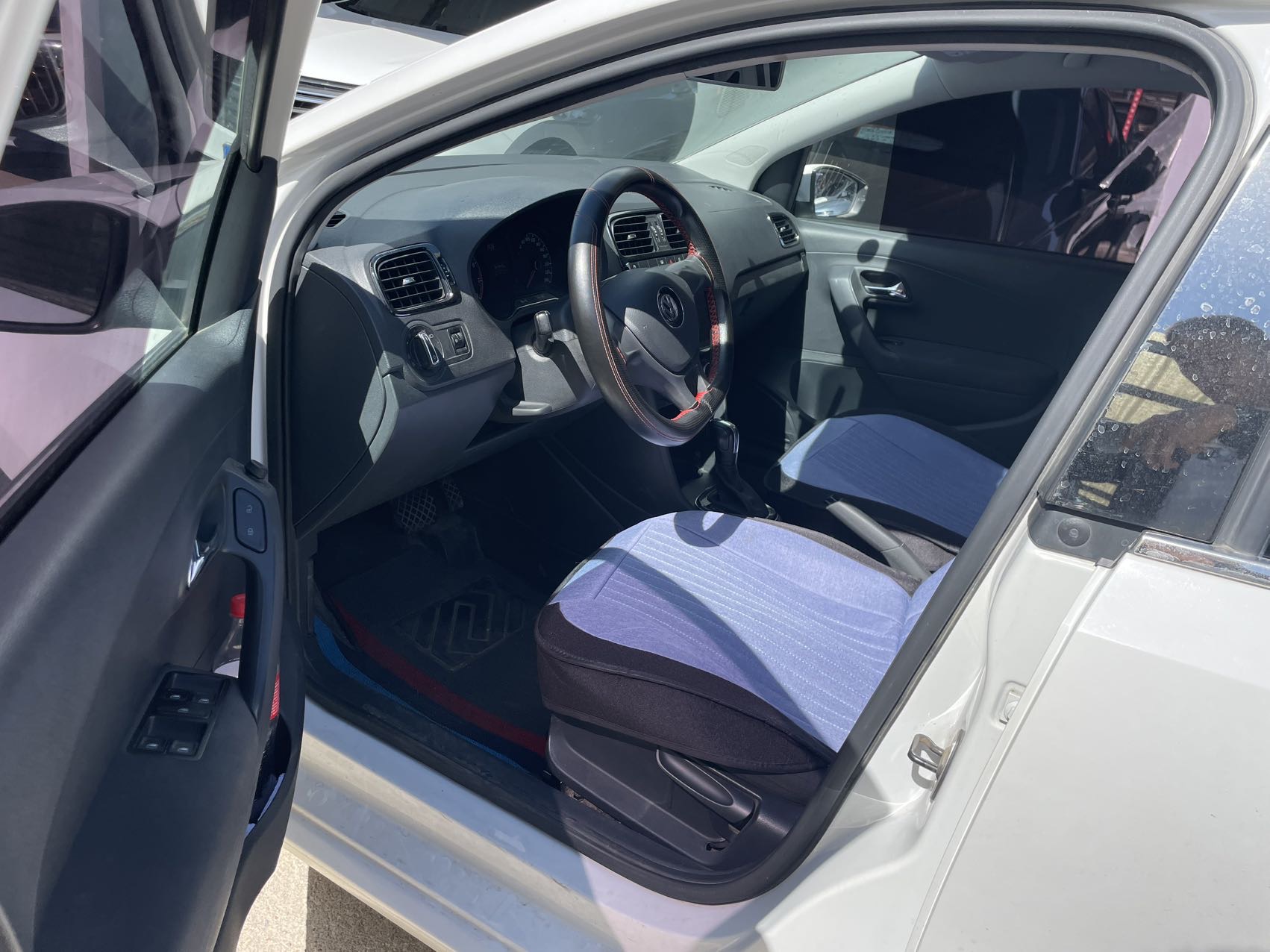 Volkswagen Polo 2019 car image #2