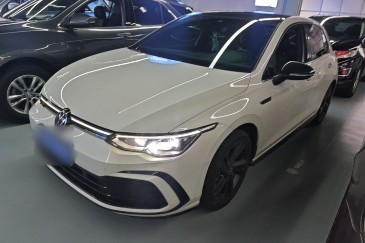 Volkswagen Golf 2025 car image #2