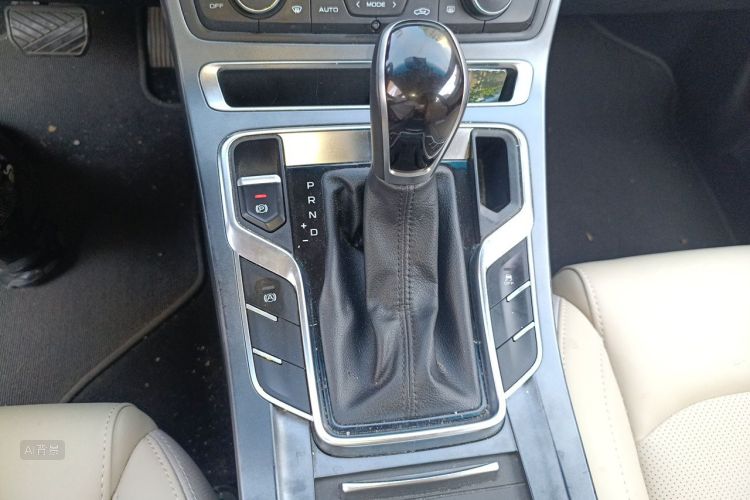 GEELY Emgrand 2018 car image #16