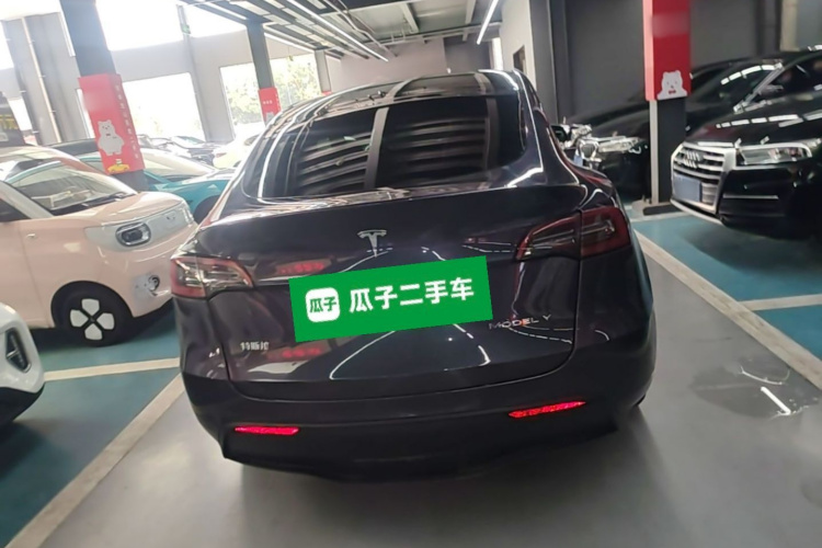 Tesla Model Y 2022 immagine di auto #6