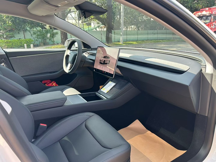 Tesla Model 3 2026 immagine di auto #4