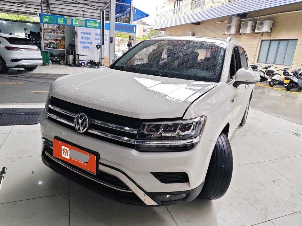 2019 immagine di auto 