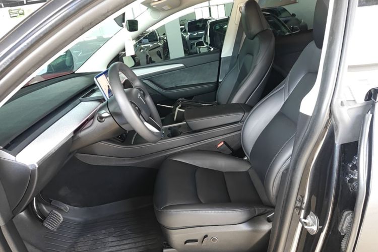 Tesla Model Y 2024 #15 Tesla Model Y 2024 car image #15