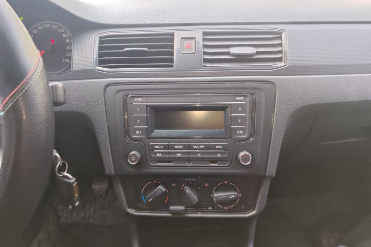 Volkswagen Santana 2017 car image #13