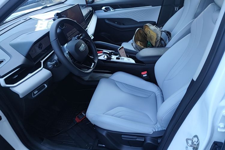 GEELY Coolray 2025 изображение автомобиля #15