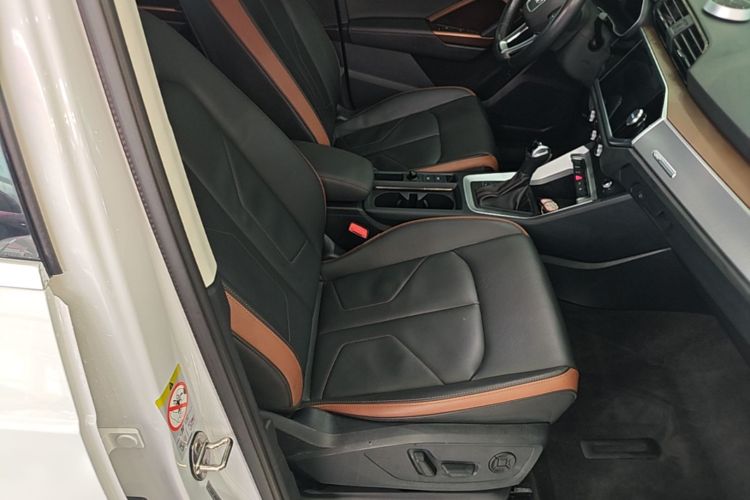 Audi Q3 2021 car image #24
