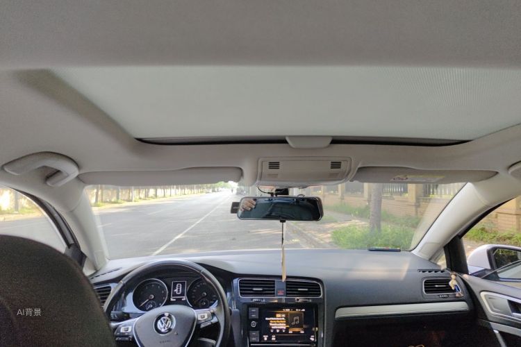 Volkswagen Golf 2019 car image #20