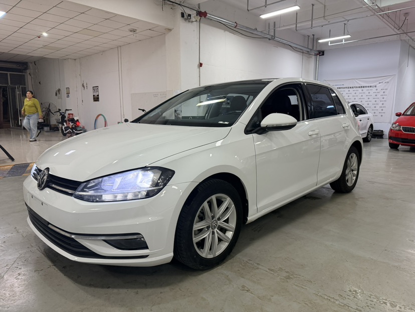 Volkswagen Golf 2018 Volkswagen Golf 2018 صورة سيارة