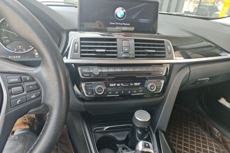 BMW 3 Series 2017 car image #15