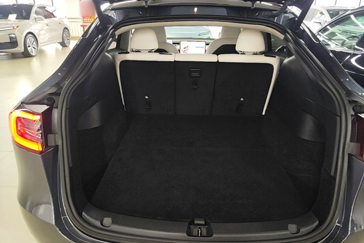 Tesla Model Y 2023 #19 Tesla Model Y 2023 car image #19