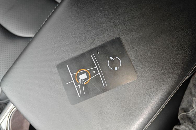 Tesla Model 3 2020 car image #9