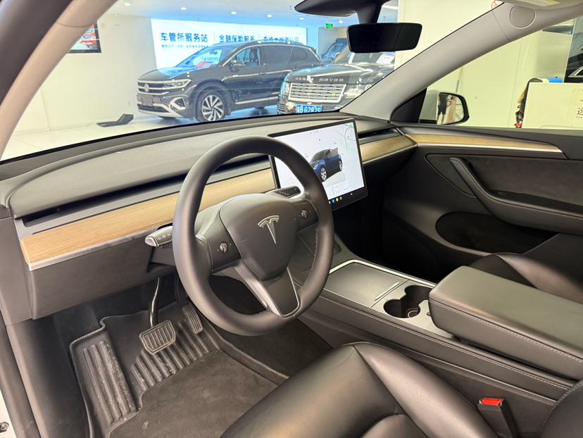 Tesla Model Y 2023 #7 Tesla Model Y 2023 car image #7