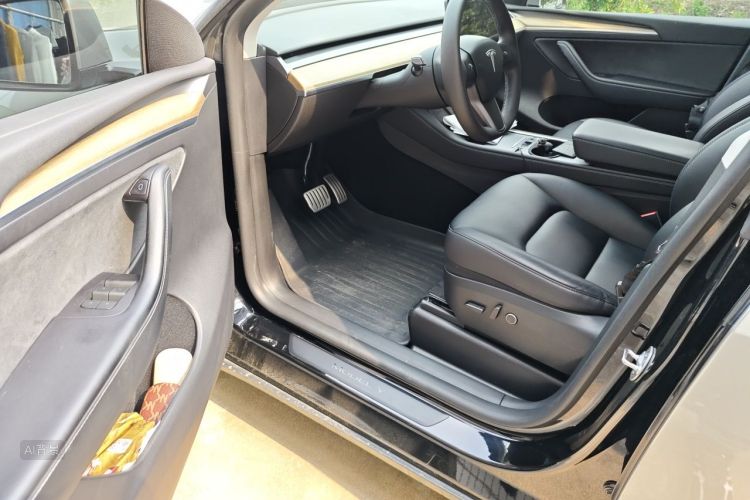Tesla Model Y 2023 #18 Tesla Model Y 2023 car image #18