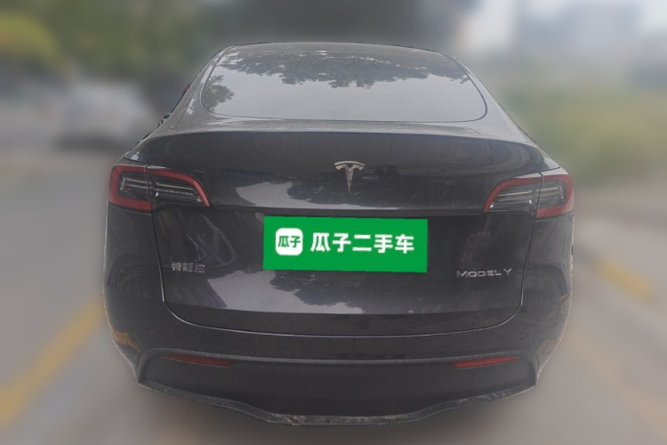 Tesla Model Y 2024 #4 Tesla Model Y 2024 car image #4