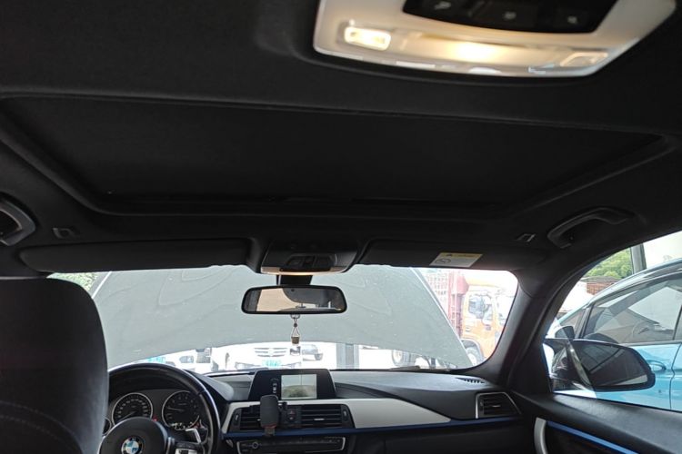 BMW 3 Series 2018 car image #18