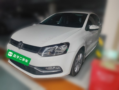 Volkswagen Polo 2015 car image 