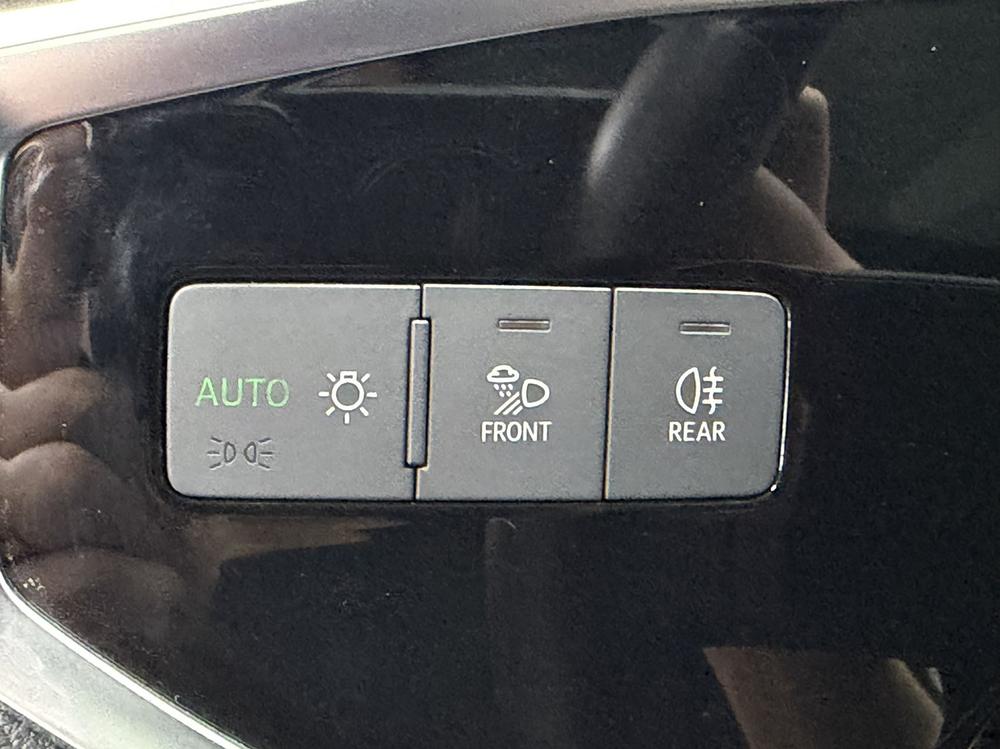 Audi Q3 2022 car image #12