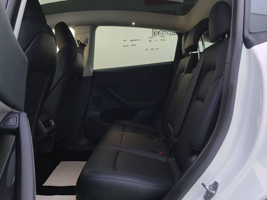 Tesla Model Y 2022 car image #10