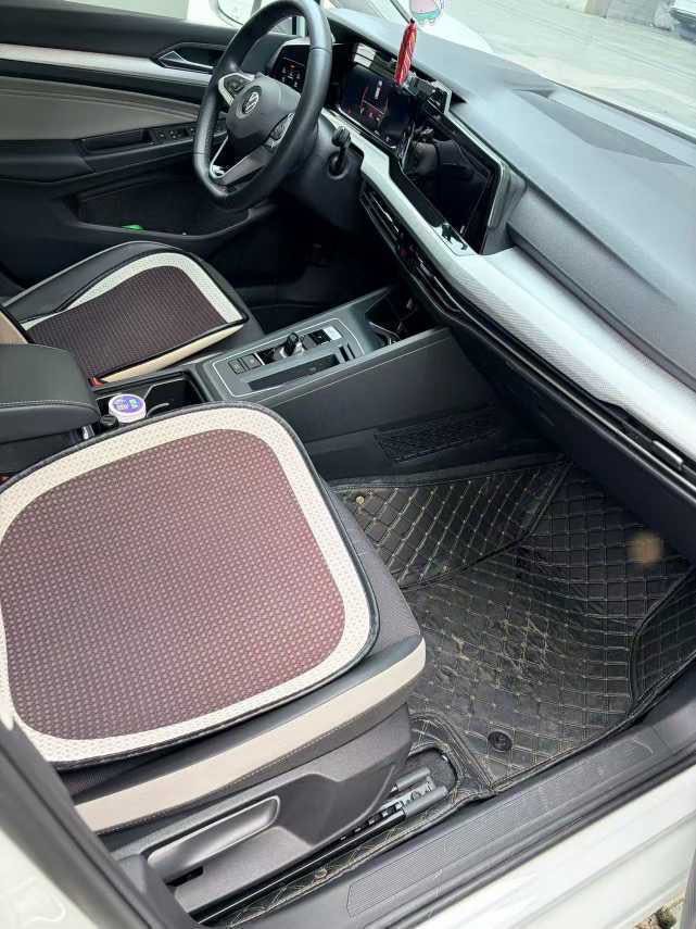 Volkswagen Golf 2022 car image #6