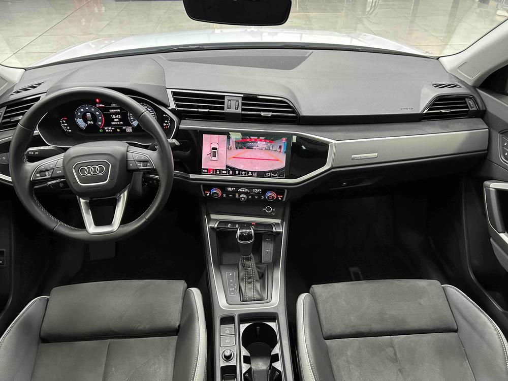 Audi Q3 2022 car image #18