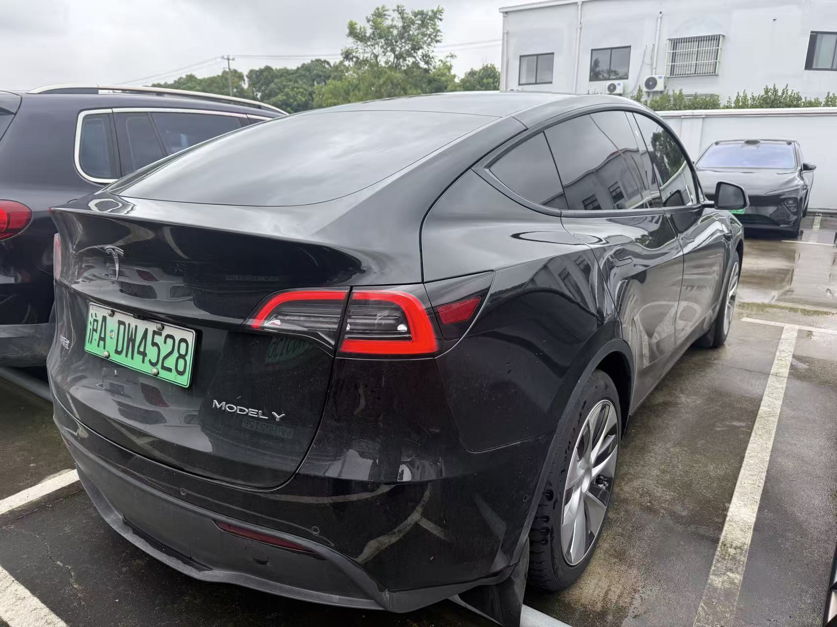 Tesla Model Y 2022 #4 Tesla Model Y 2022 car image #4