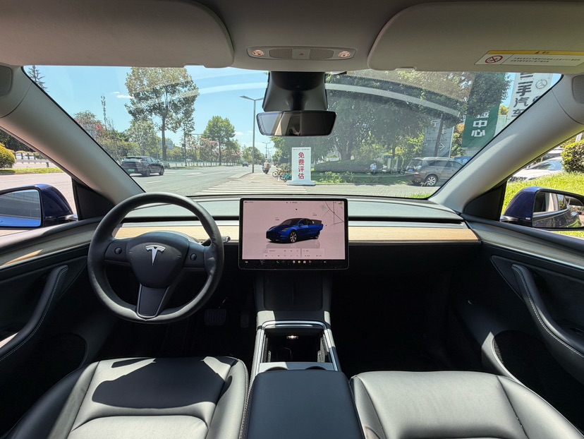 Tesla Model Y 2022 #5 Tesla Model Y 2022 car image #5