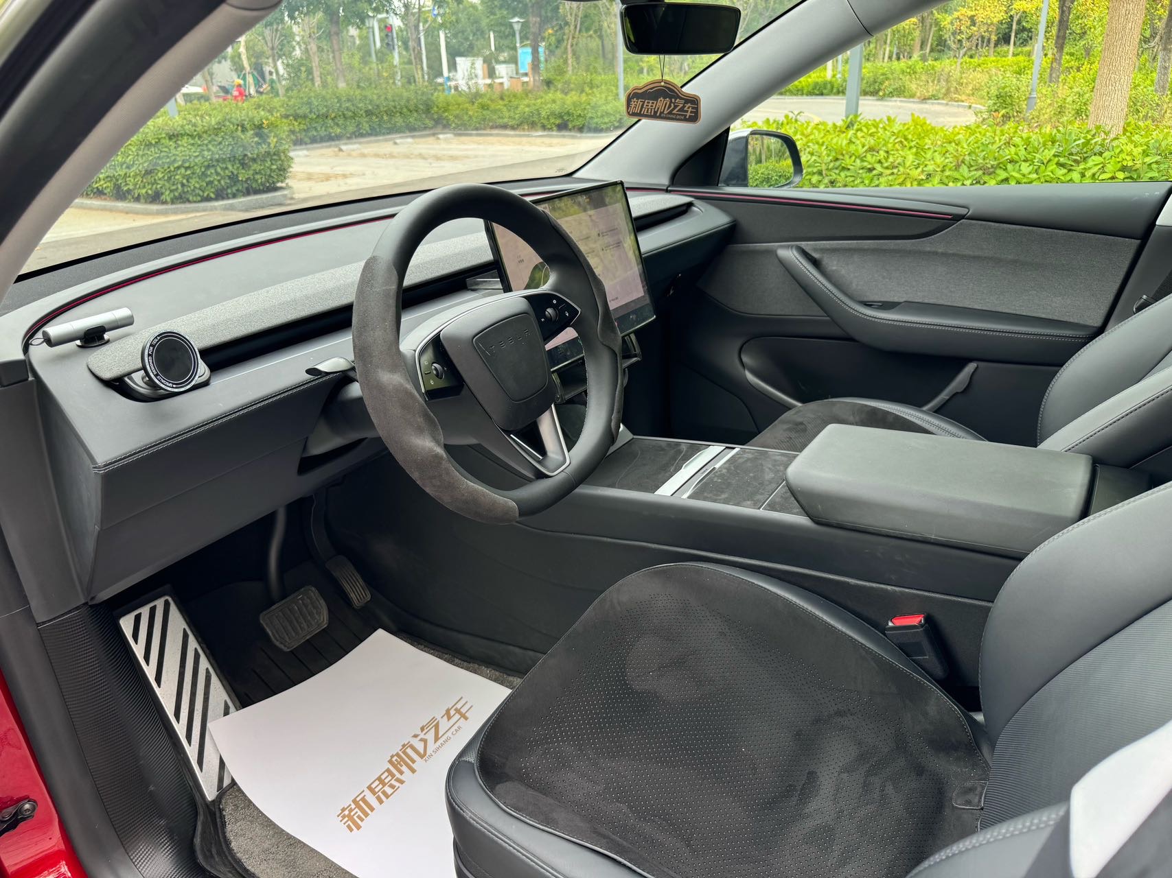 Tesla Model Y 2025 #7 Tesla Model Y 2025 car image #7