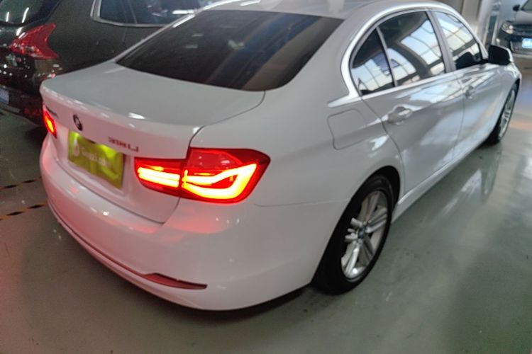 BMW 3 Series 2018 #7 BMW 3 Series 2018 صورة سيارة #7
