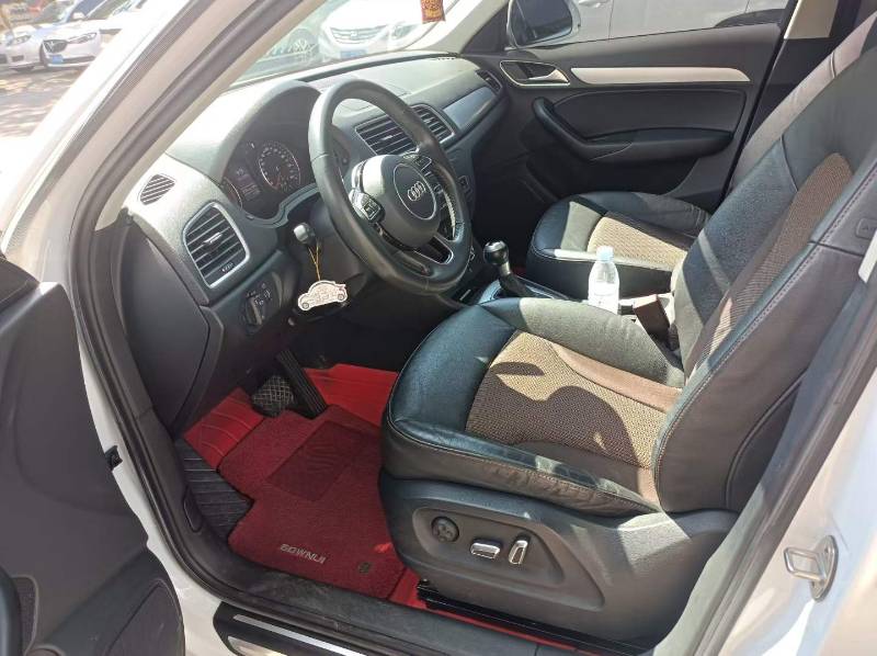 Audi Q3 2019 car image #2
