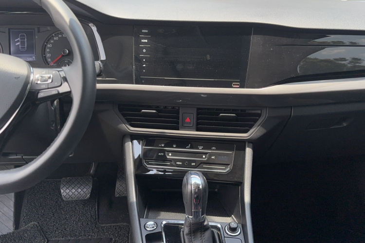 Volkswagen Bora 2021 car image #14