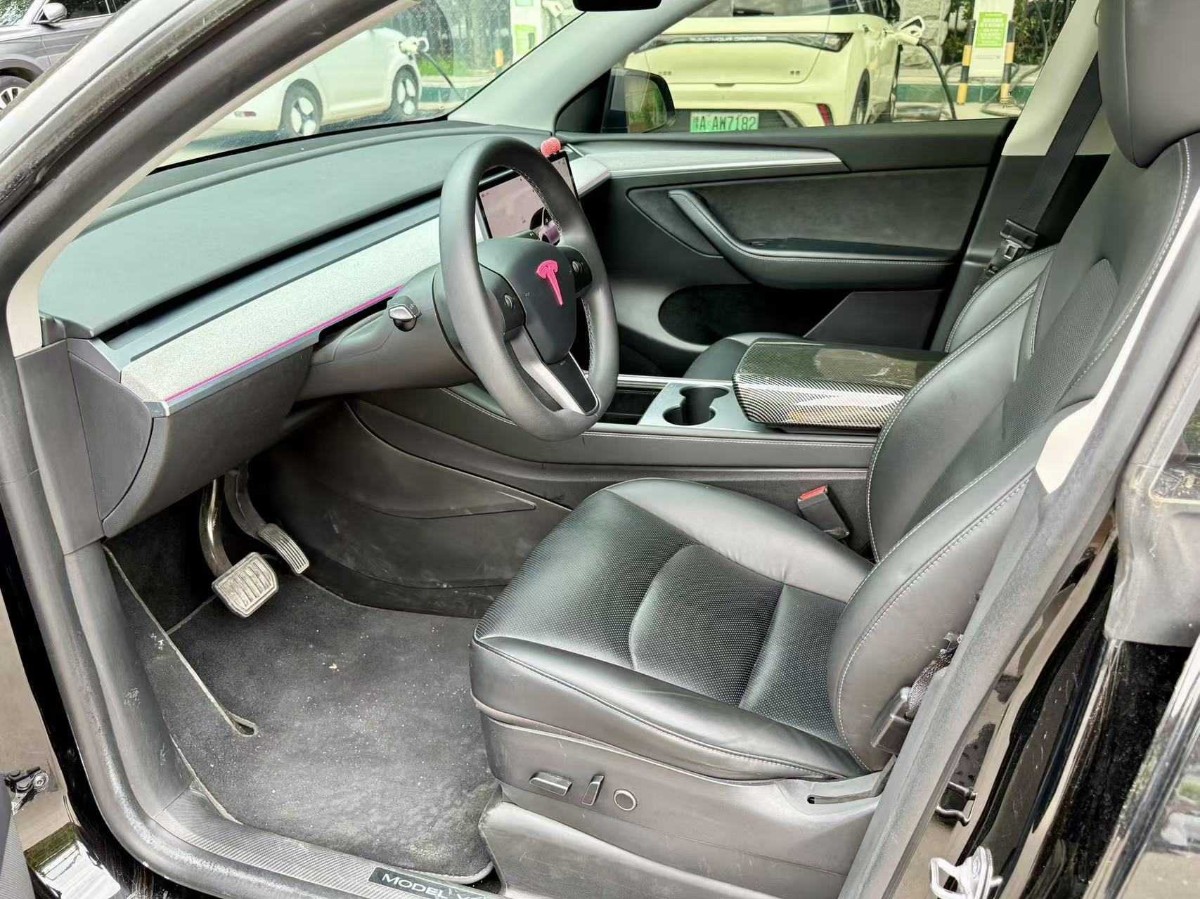 Tesla Model Y 2023 car image #3