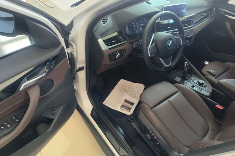 BMW X1 2020 car image #16
