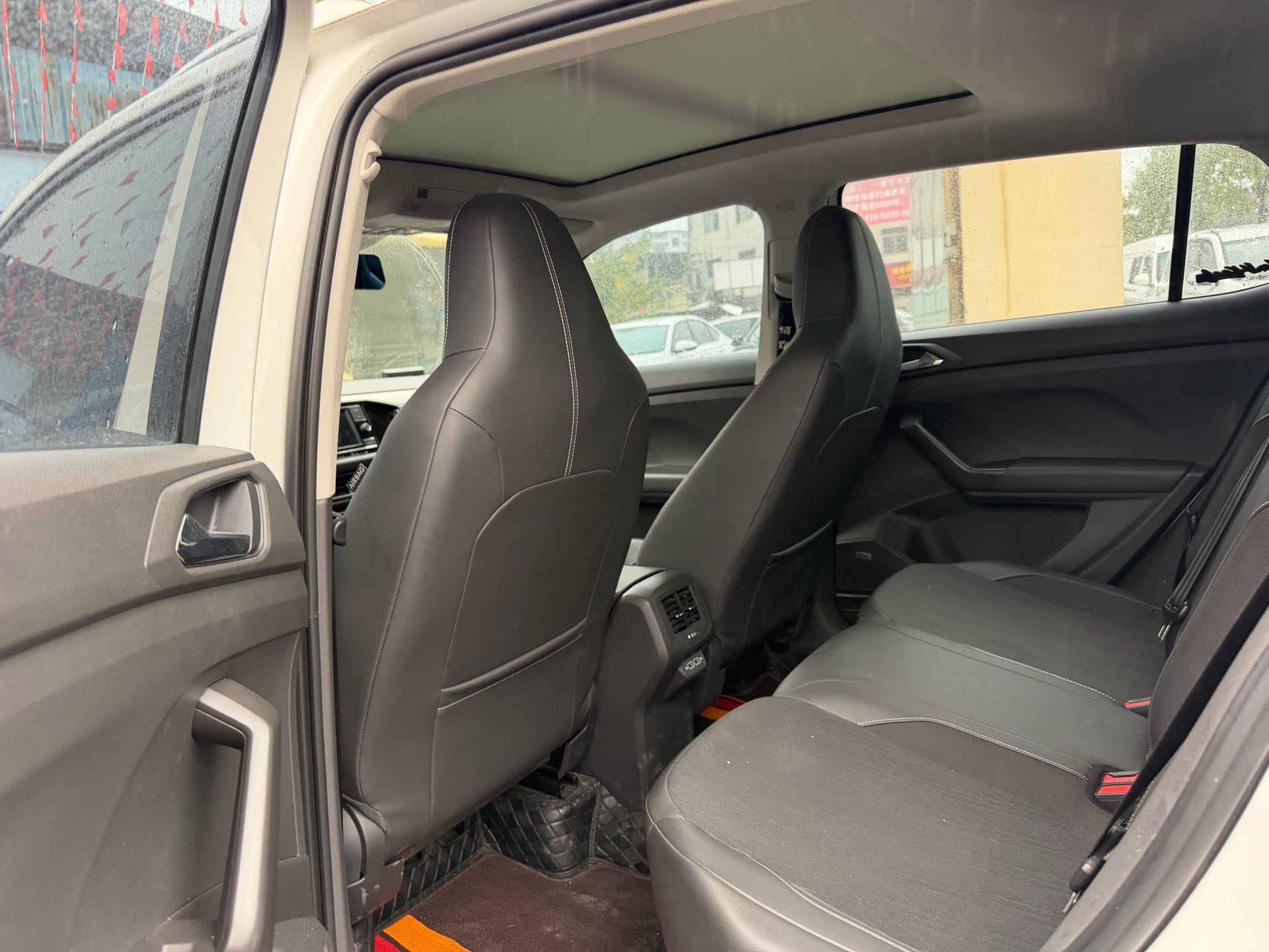 Volkswagen T-Cross 2021 immagine di auto #4
