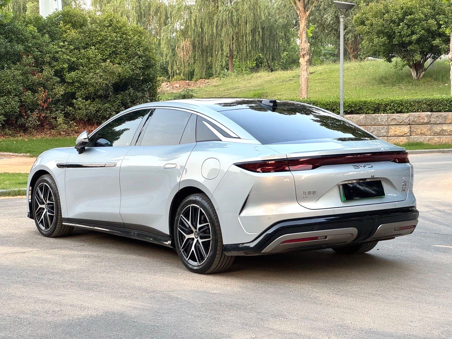 BYD HanL 2025 car image #9