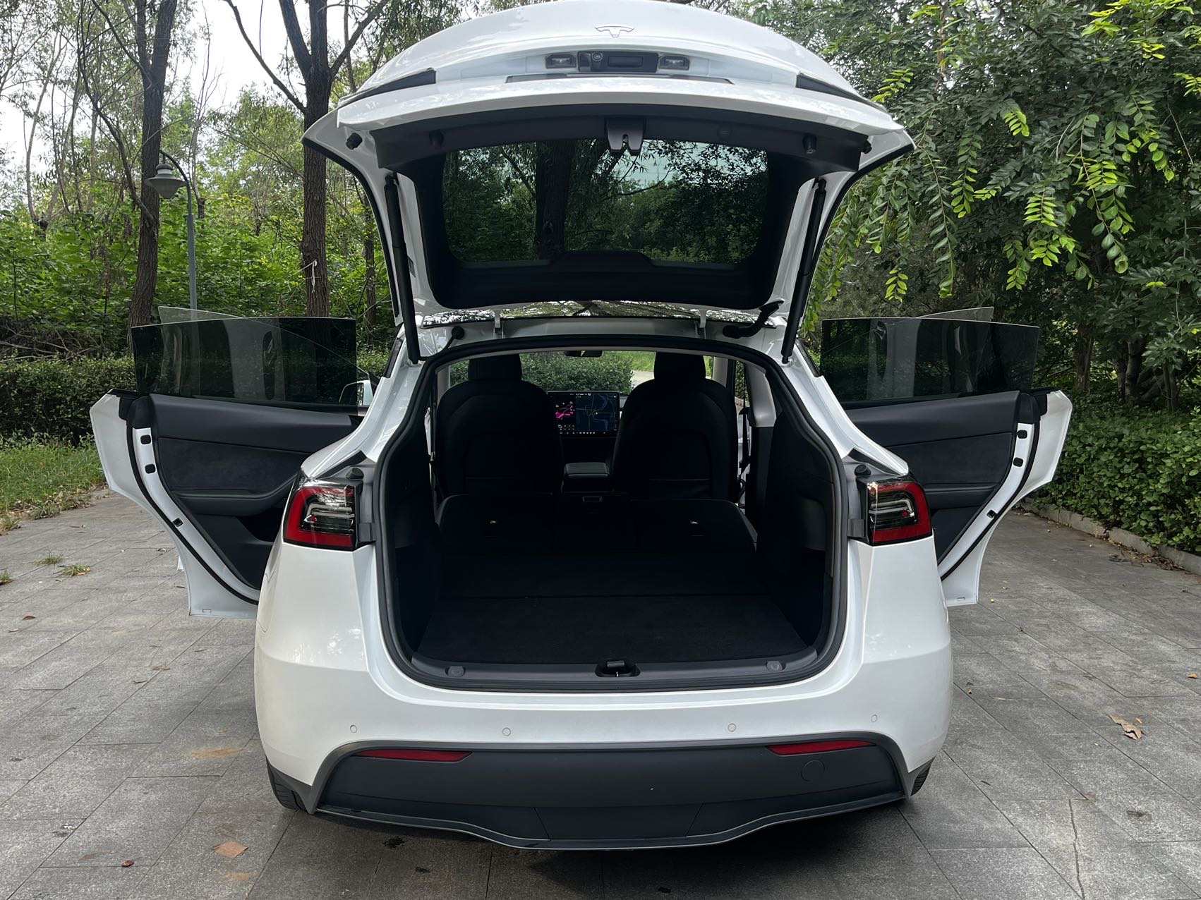 Tesla Model Y 2021 #11 Tesla Model Y 2021 car image #11