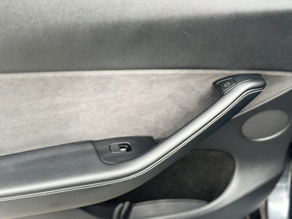 Tesla Model Y 2024 #17 Tesla Model Y 2024 car image #17