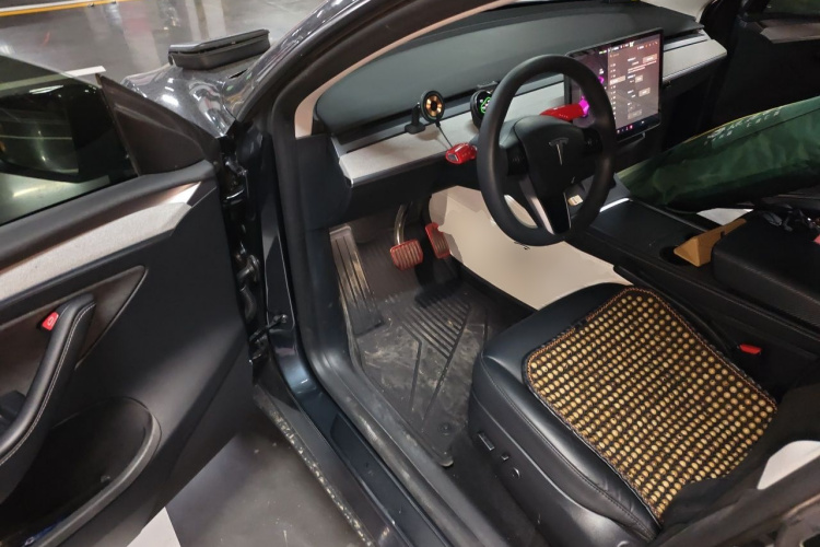 Tesla Model Y 2024 #9 Tesla Model Y 2024 car image #9